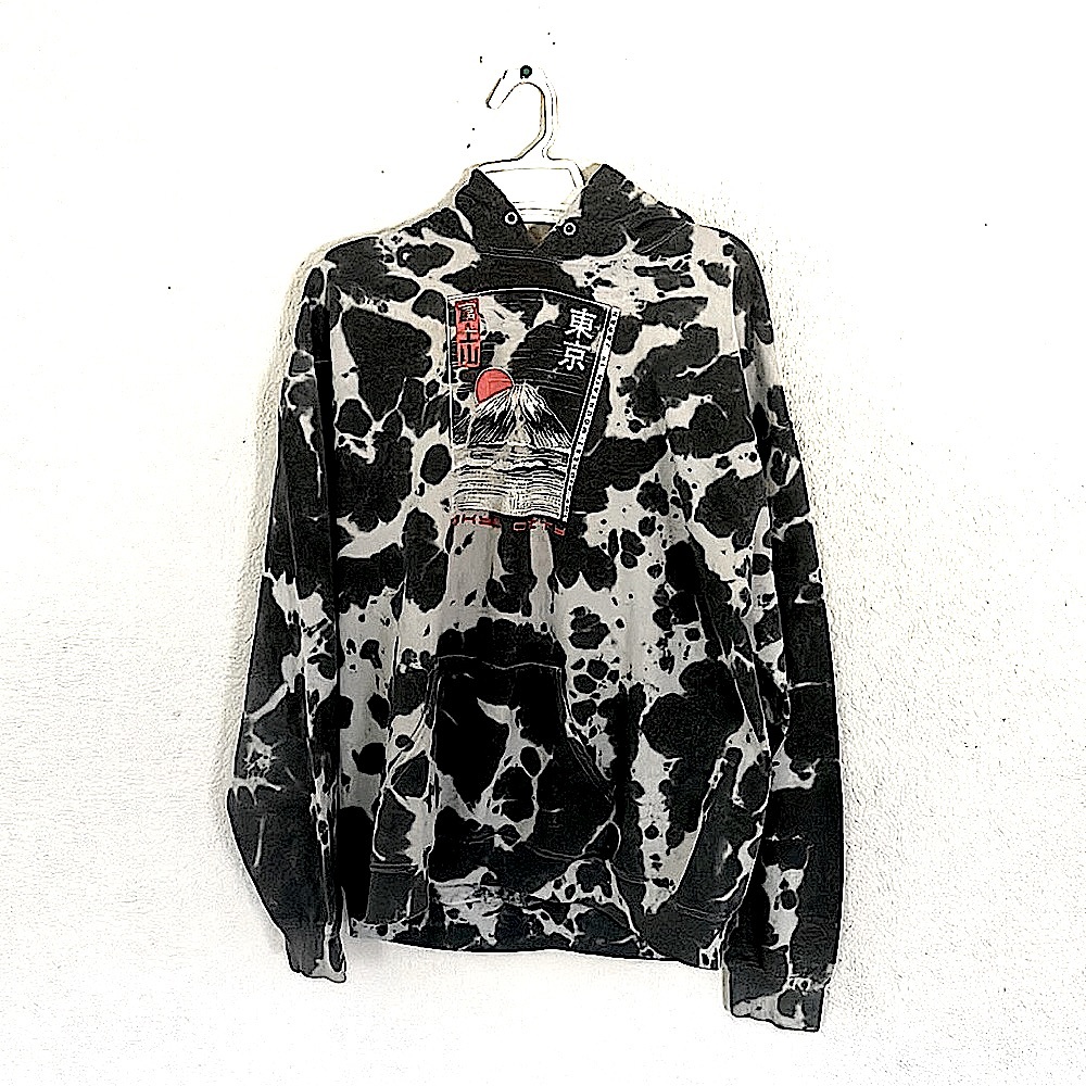 Medium men’s Ty dye grey and white hoodie size medium with Mt Fuji Tokyo design.